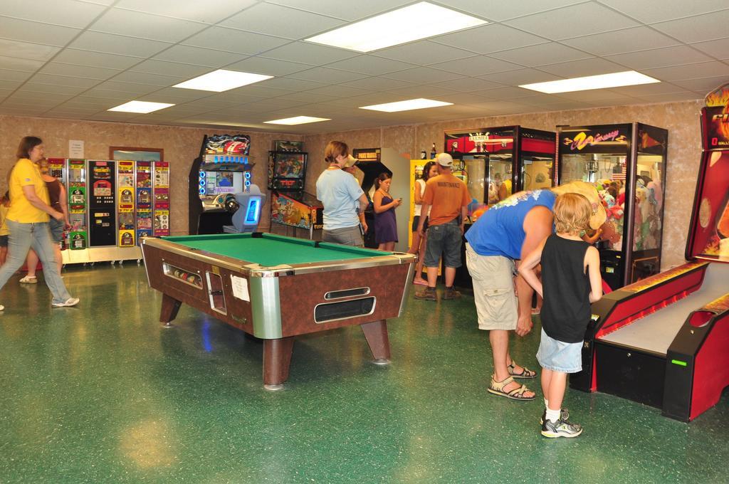 Plymouth Rock Camping Resort Basic Cabin Elkhart Lake 외부 사진
