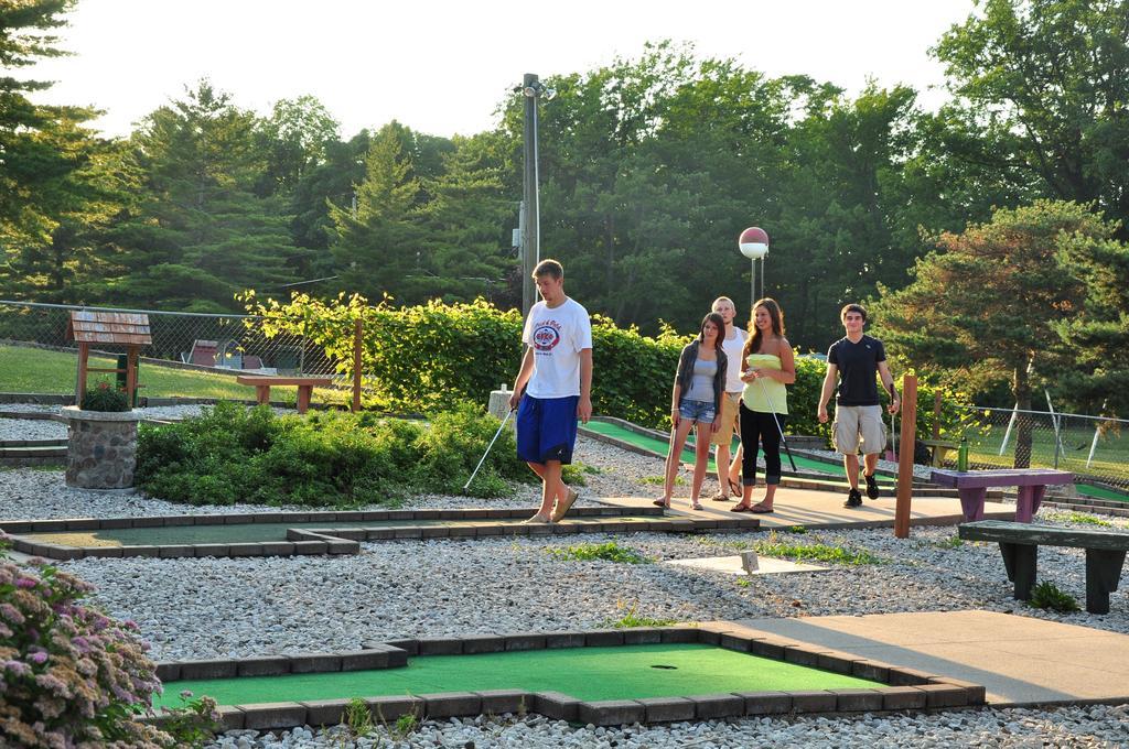 Plymouth Rock Camping Resort Basic Cabin Elkhart Lake 외부 사진