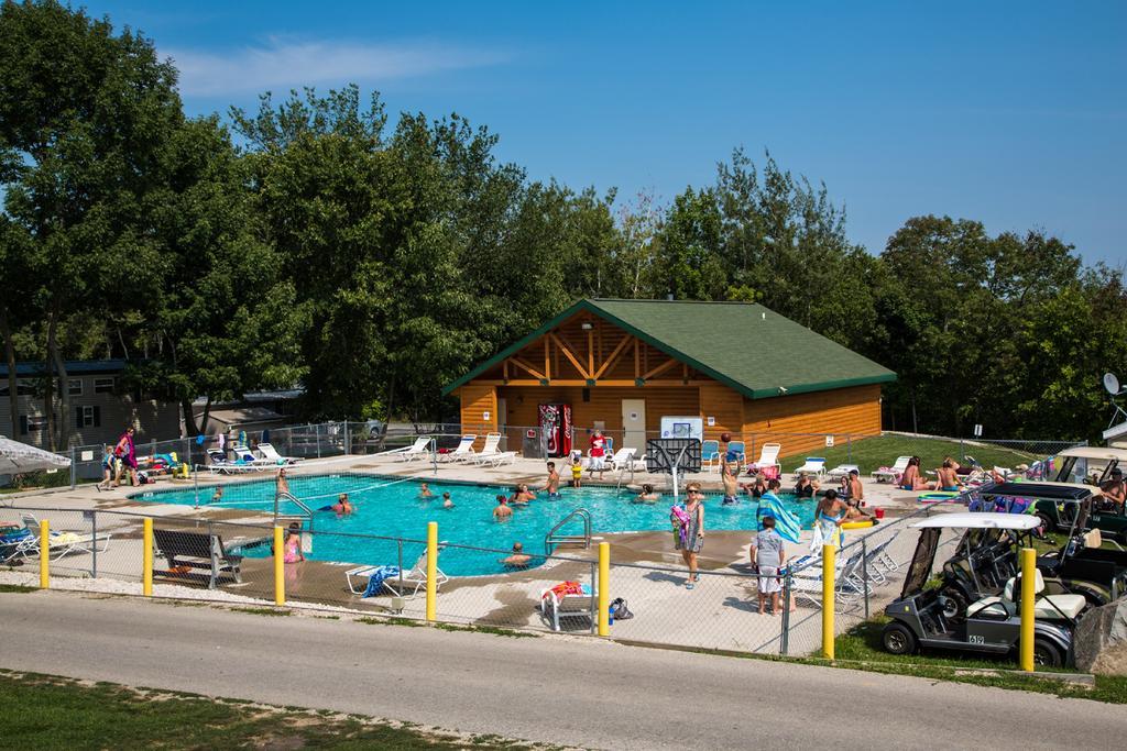 Plymouth Rock Camping Resort Basic Cabin Elkhart Lake 외부 사진