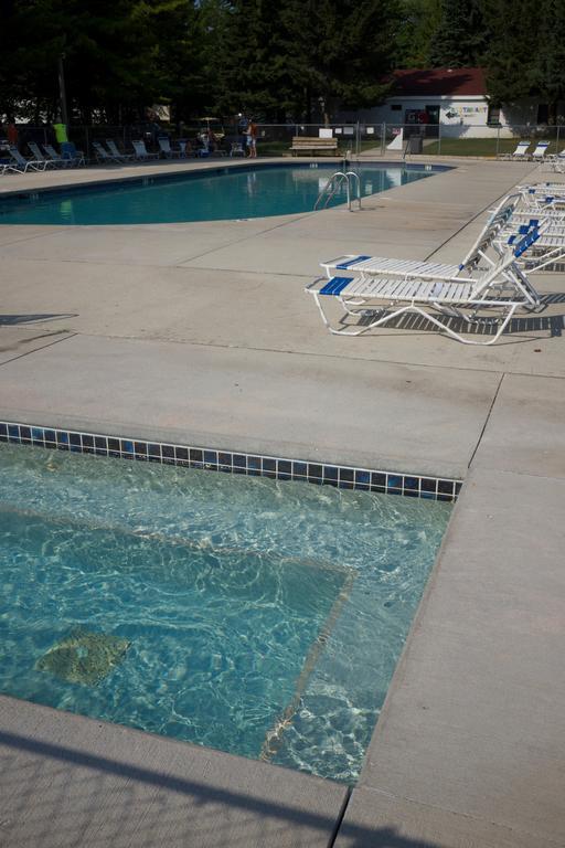 Plymouth Rock Camping Resort Basic Cabin Elkhart Lake 외부 사진